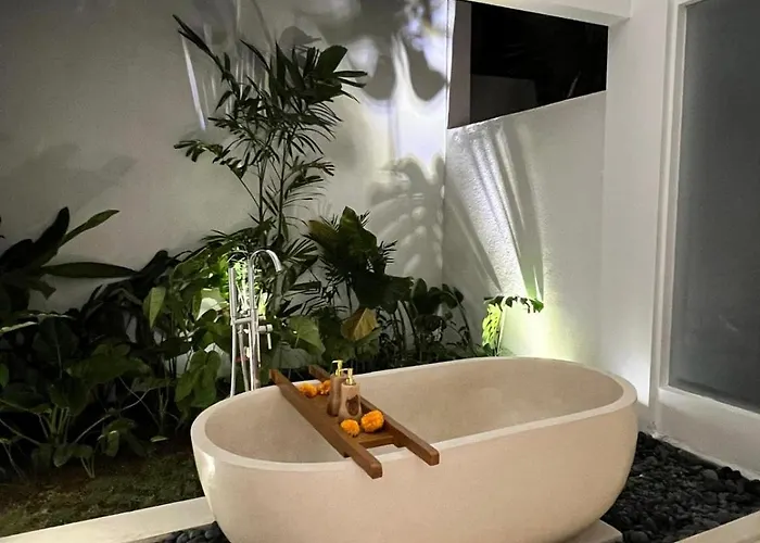 Jaya Luxury 3 Bed Private Pool Jacuzzi 5 Minutes From Nuanu Villa Munggu