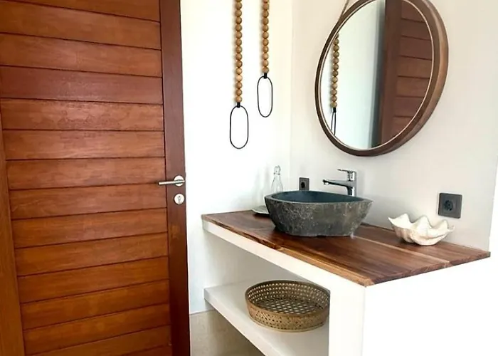 Jaya Luxury 3 Bed Private Pool Jacuzzi 5 Minutes From Nuanu Villa