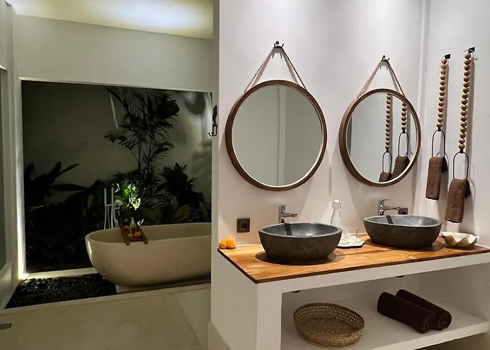 Villa Jaya Luxury 3 Bed Private Pool Jacuzzi 5 Minutes From Nuanu