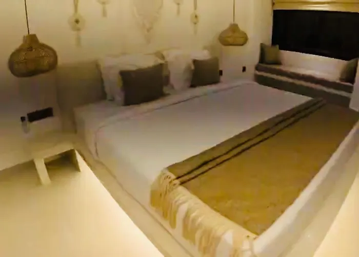 Jaya Luxury 3 Bed Private Pool Jacuzzi 5 Minutes From Nuanu Munggu