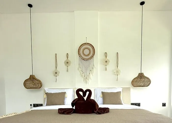 Villa Jaya Luxury 3 Bed Private Pool Jacuzzi 5 Minutes From Nuanu Munggu